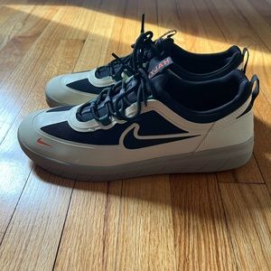 Nike SB Nyjah Free Run 2 - Size 11 - Rattan